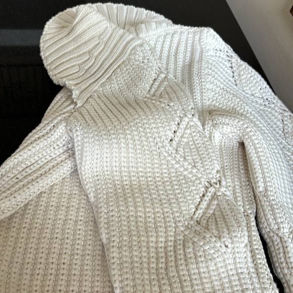 Express cable knot low cut cropped sweater! - Picture 8 of 8